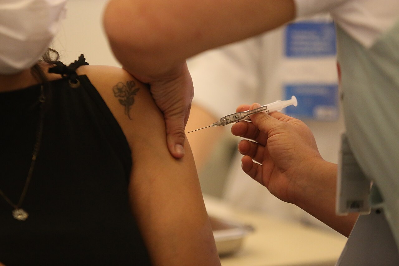 An injection at the Hospital das Clínicas, São Paulo