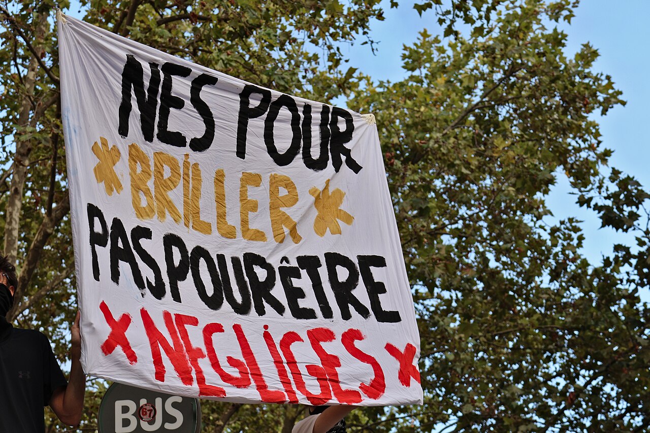 Banner “Born to shine, not to be neglected”, Paris, 6 October