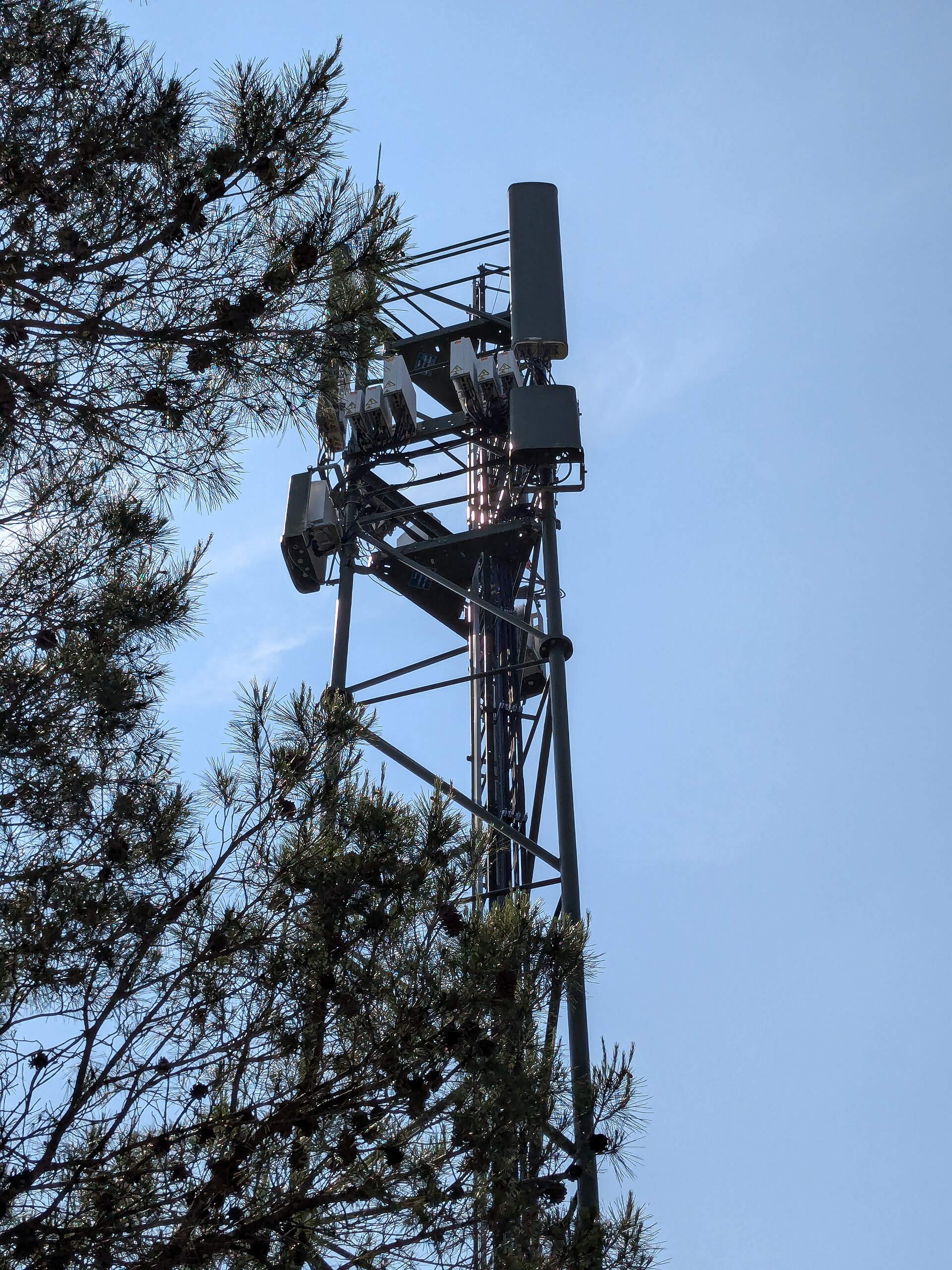 Orange mobile mast, Mons (Gard)