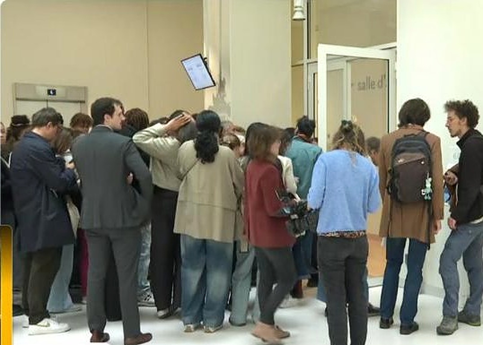 In the hall of the Paris court, Monday 19 October, before the fast-track trials