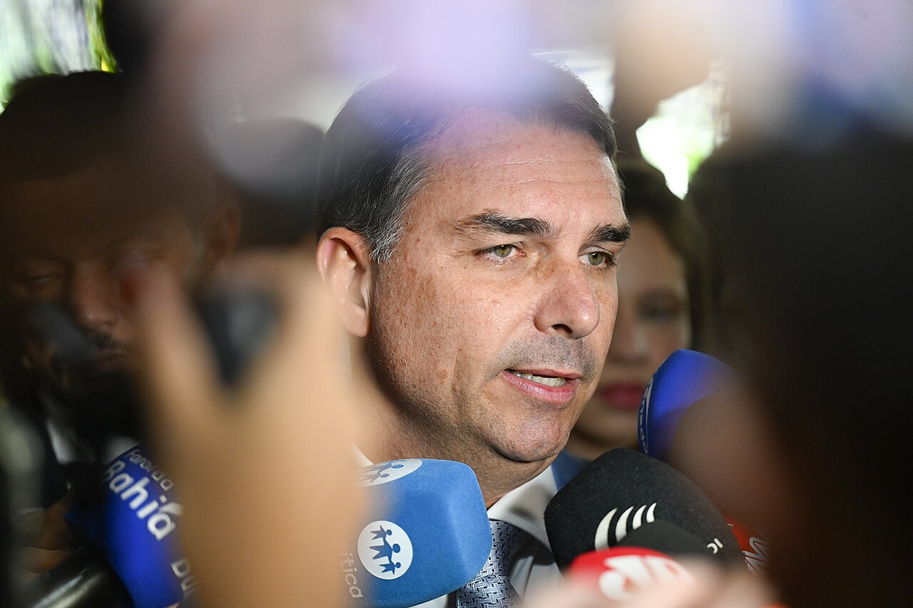 Flávio Bolsonaro en entretien au Sénat brésilien