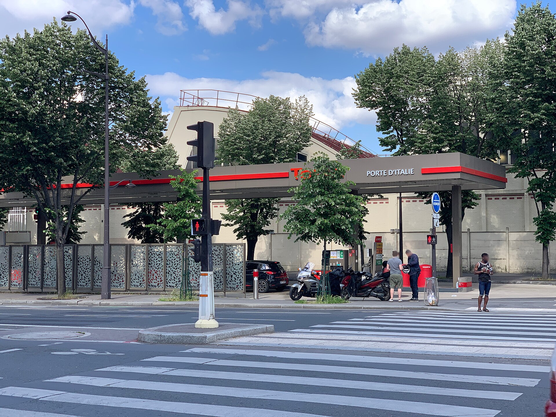 La station Total de la porte d’Italie, à Paris